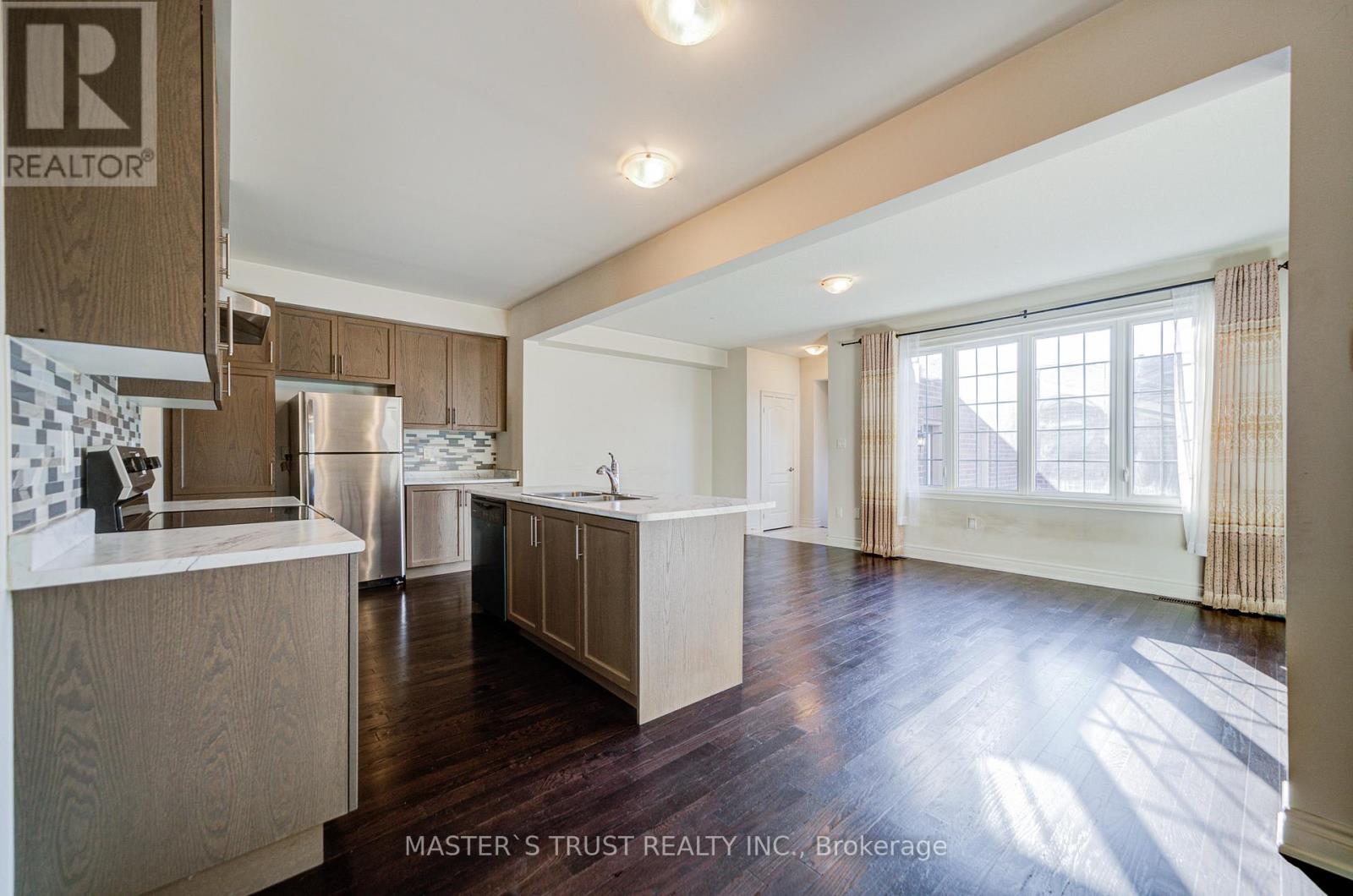 73 Sharonview Crescent, East Gwillimbury, Ontario  L9N 0L6 - Photo 11 - N12389119