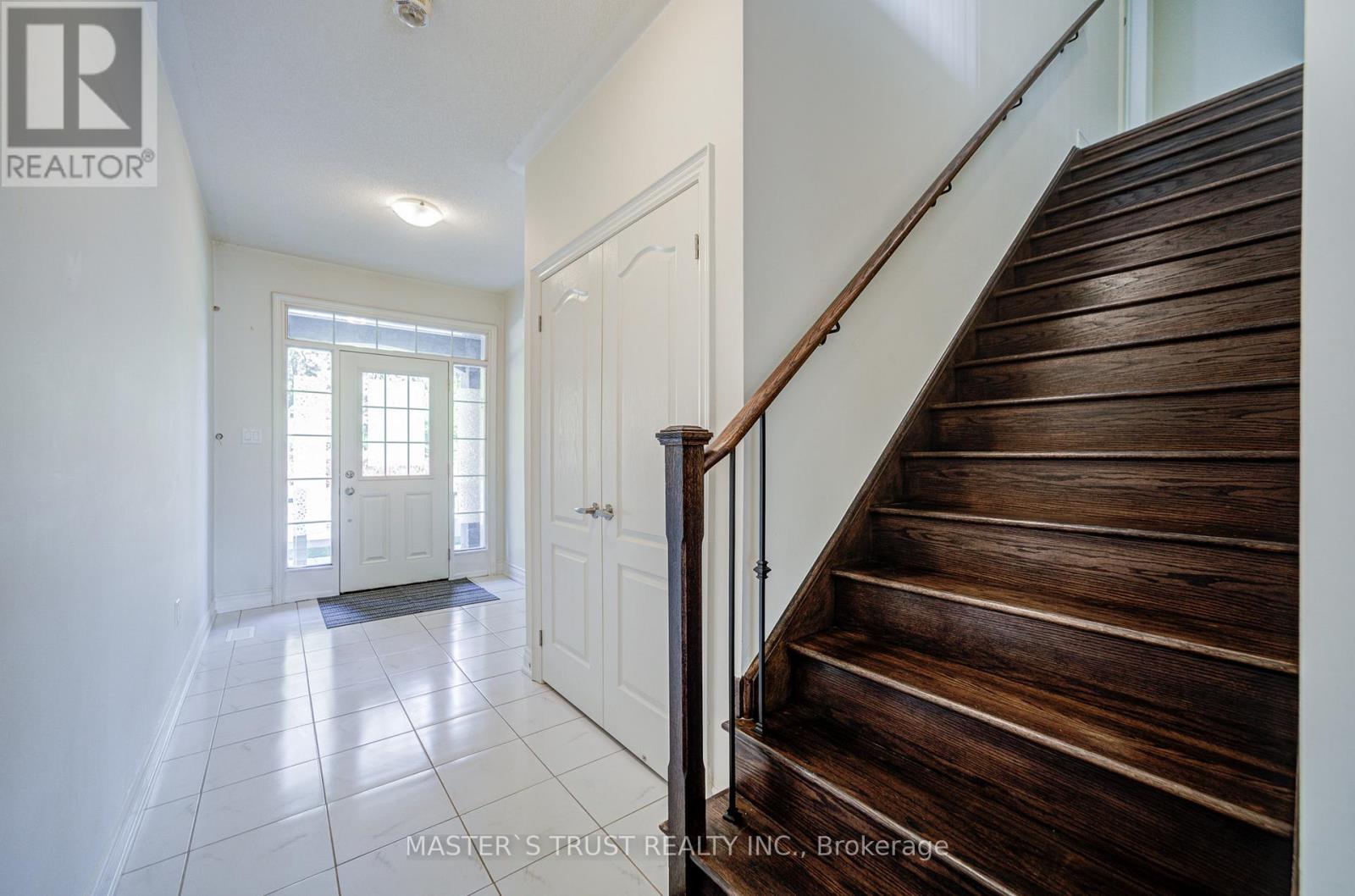 73 Sharonview Crescent, East Gwillimbury, Ontario  L9N 0L6 - Photo 12 - N12389119
