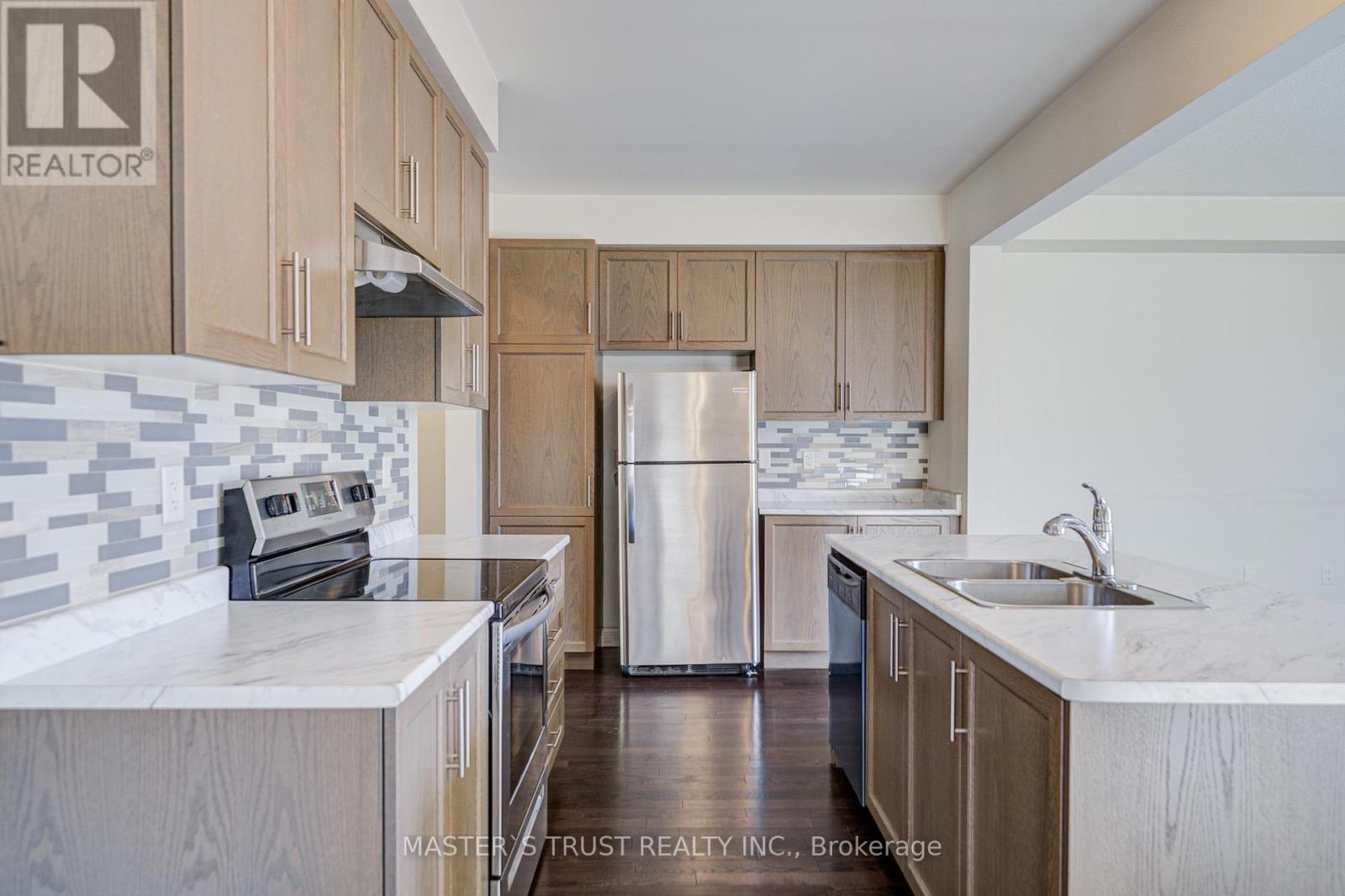 73 Sharonview Crescent, East Gwillimbury, Ontario  L9N 0L6 - Photo 14 - N12389119