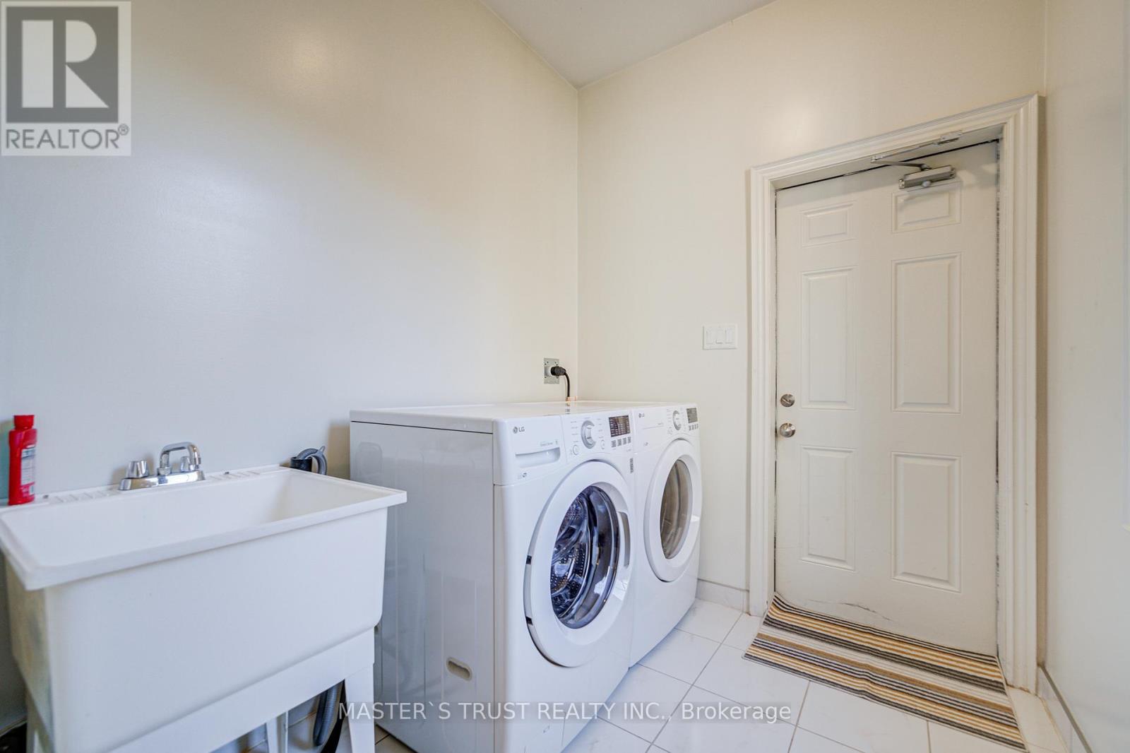 73 Sharonview Crescent, East Gwillimbury, Ontario  L9N 0L6 - Photo 24 - N12389119