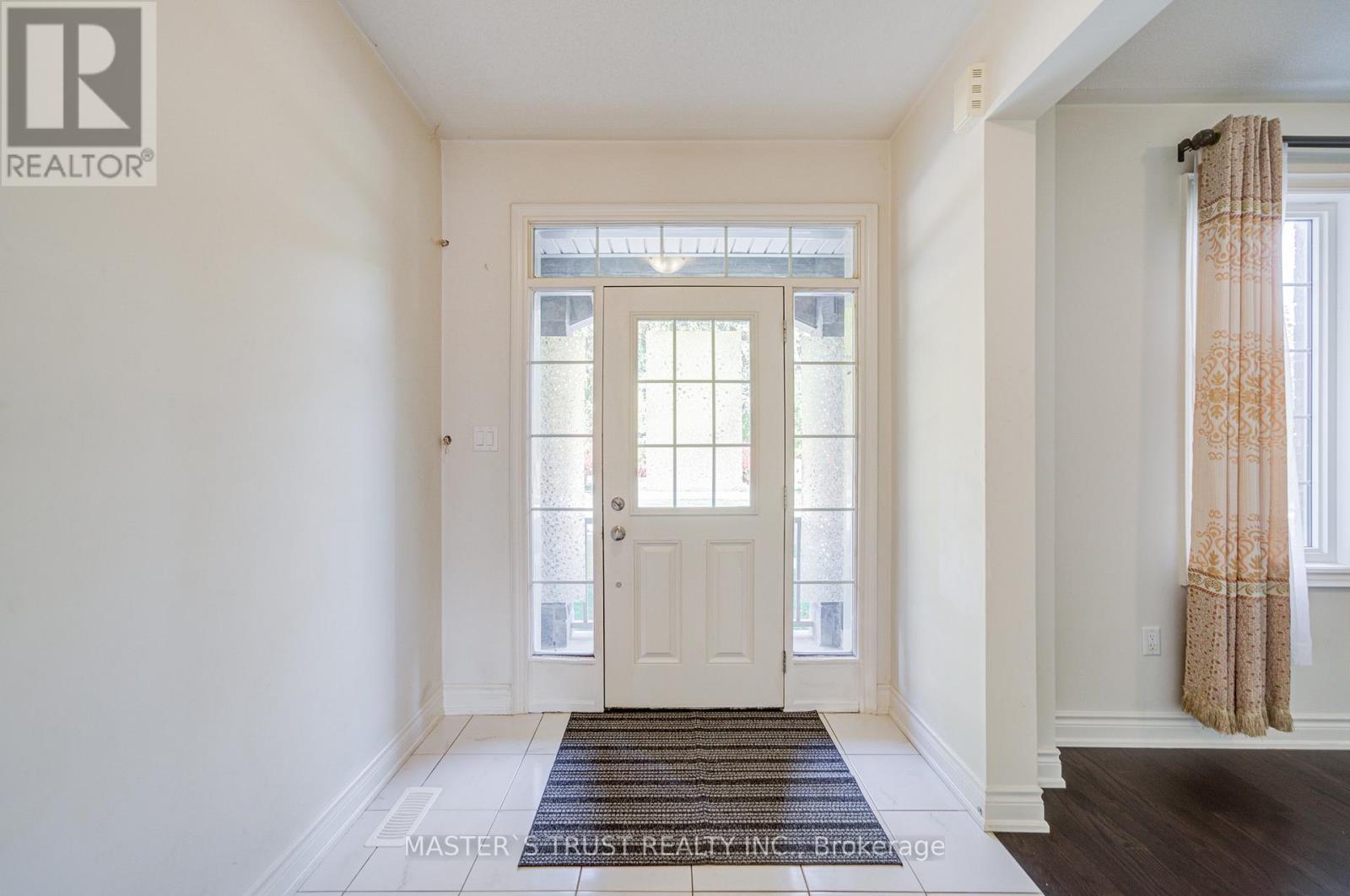 73 Sharonview Crescent, East Gwillimbury, Ontario  L9N 0L6 - Photo 3 - N12389119