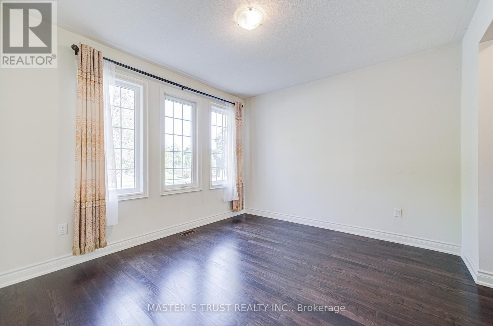 73 Sharonview Crescent, East Gwillimbury, Ontario  L9N 0L6 - Photo 5 - N12389119