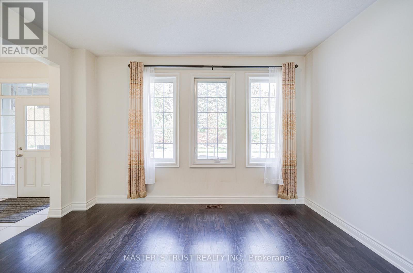 73 Sharonview Crescent, East Gwillimbury, Ontario  L9N 0L6 - Photo 7 - N12389119