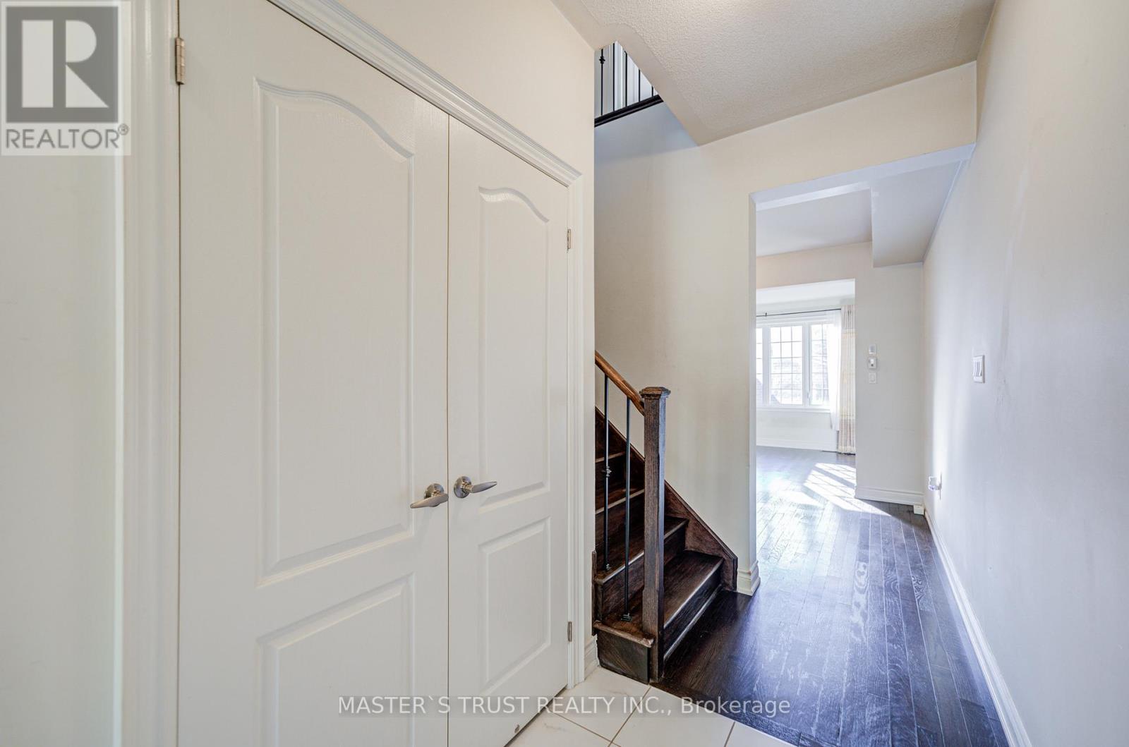 73 Sharonview Crescent, East Gwillimbury, Ontario  L9N 0L6 - Photo 9 - N12389119