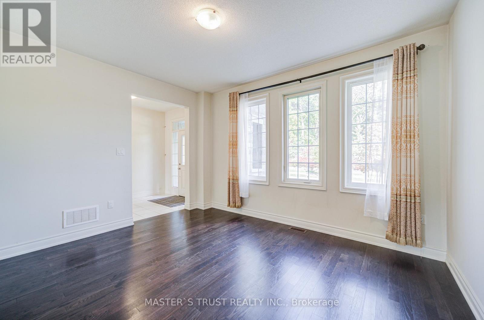 73 Sharonview Crescent, East Gwillimbury, Ontario  L9N 0L6 - Photo 8 - N12389119