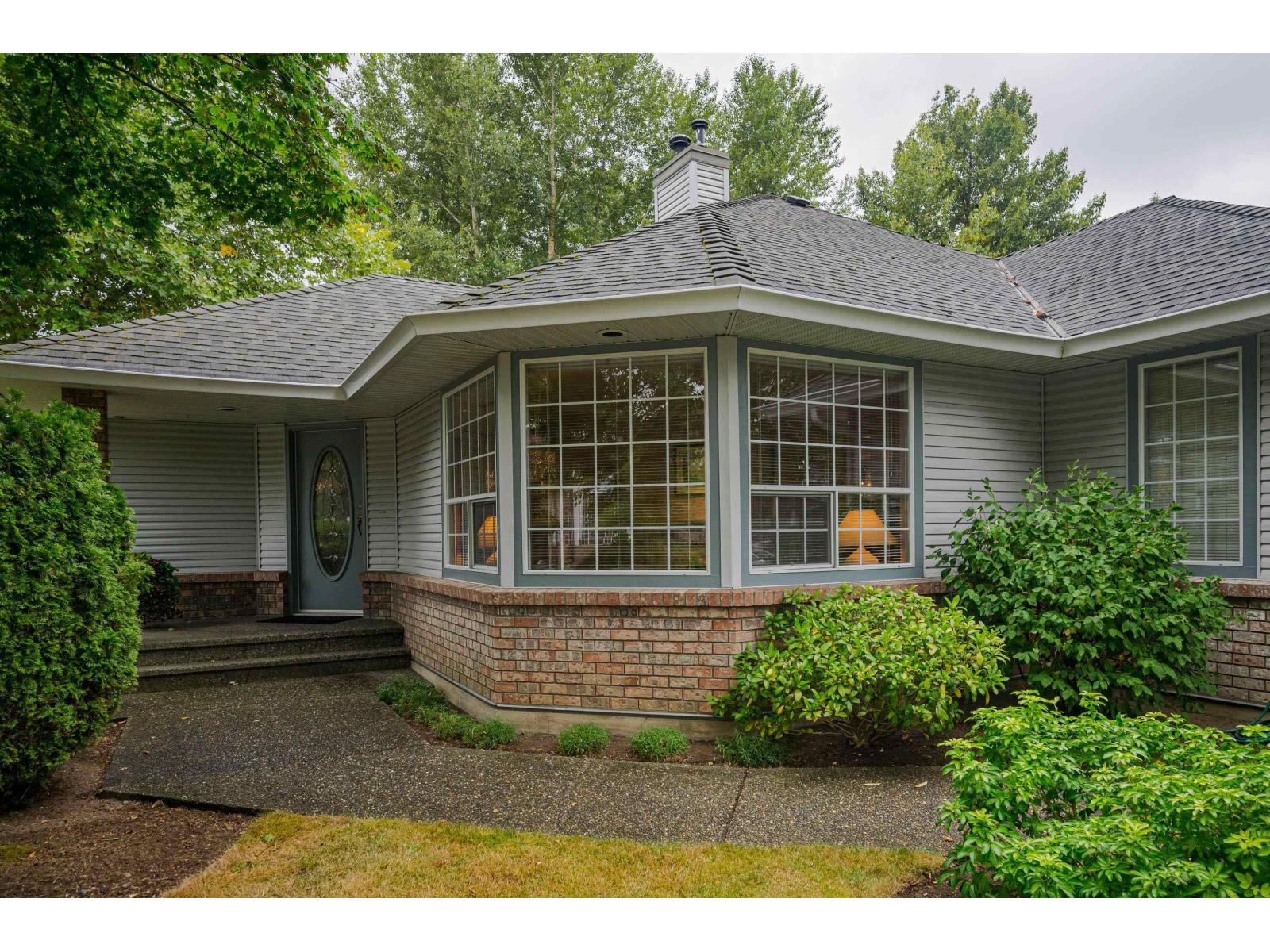 8459 142a Street, Surrey, British Columbia  V2W 0Z8 - Photo 2 - R3061101