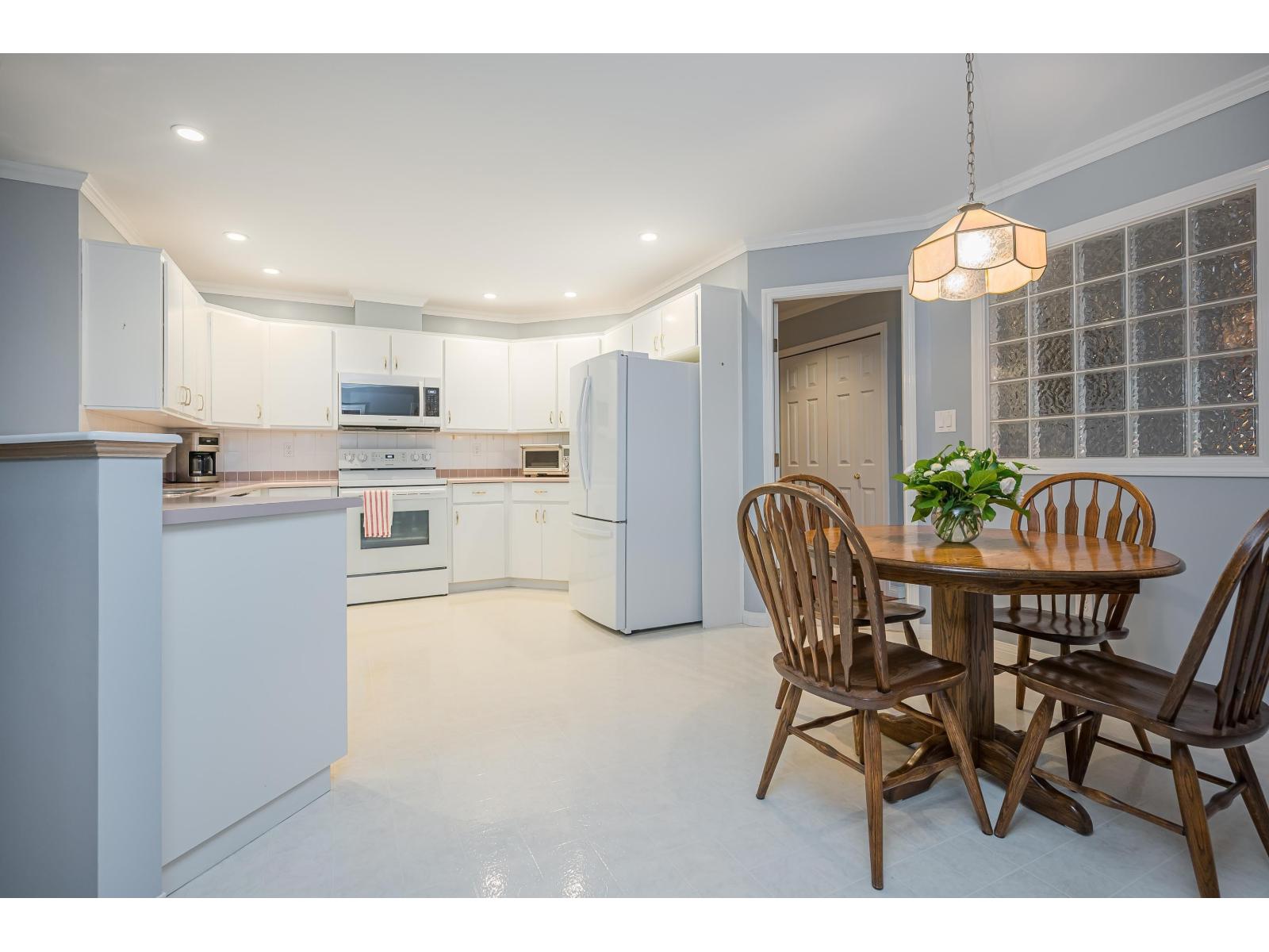 8459 142a Street, Surrey, British Columbia  V2W 0Z8 - Photo 6 - R3061101