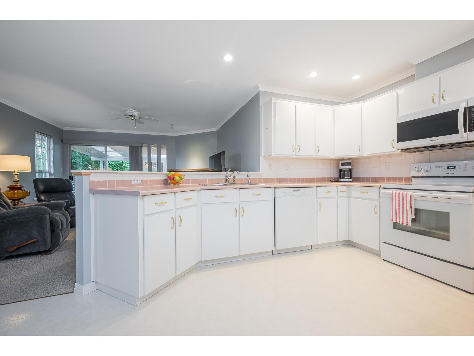 8459 142a Street, Surrey, British Columbia  V2W 0Z8 - Photo 8 - R3061101