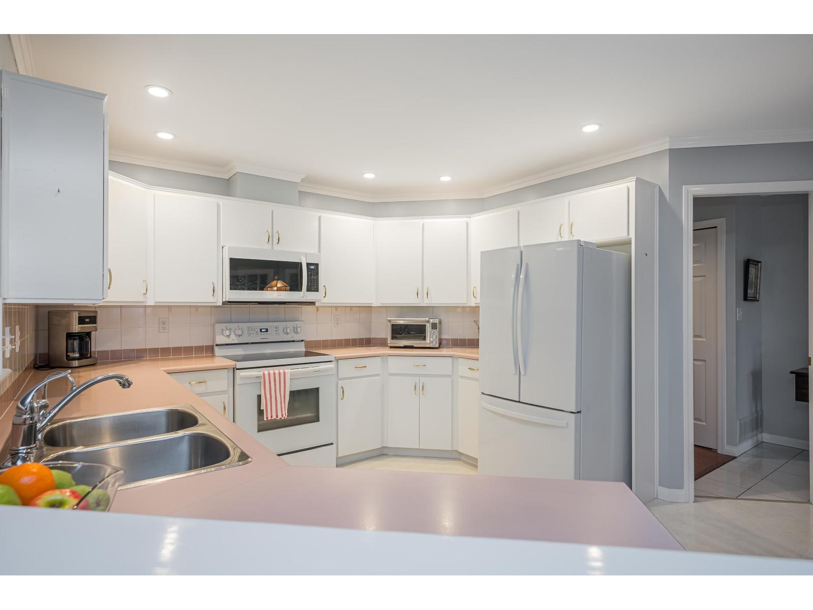 8459 142a Street, Surrey, British Columbia  V2W 0Z8 - Photo 9 - R3061101