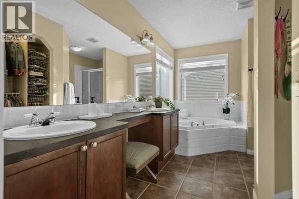 110 Cougar Ridge Circle Sw, Calgary, Alberta  T3H 5R7 - Photo 17 - A2263540
