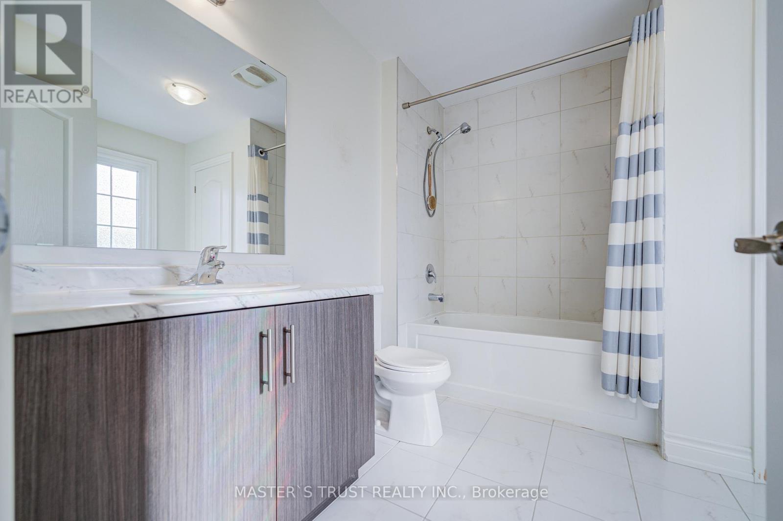 73 Sharonview Crescent, East Gwillimbury, Ontario  L9N 0L6 - Photo 30 - N12389119