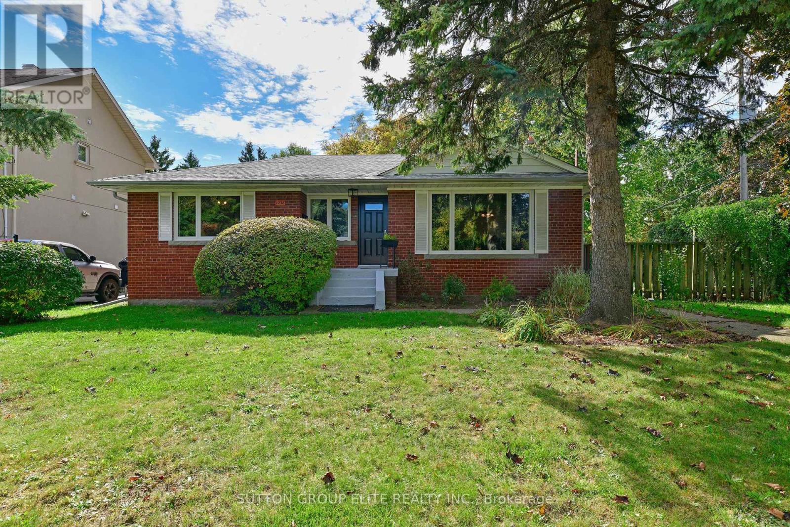 1238 Claredale Road, Mississauga, Ontario  L5G 1T9 - Photo 2 - W12476036