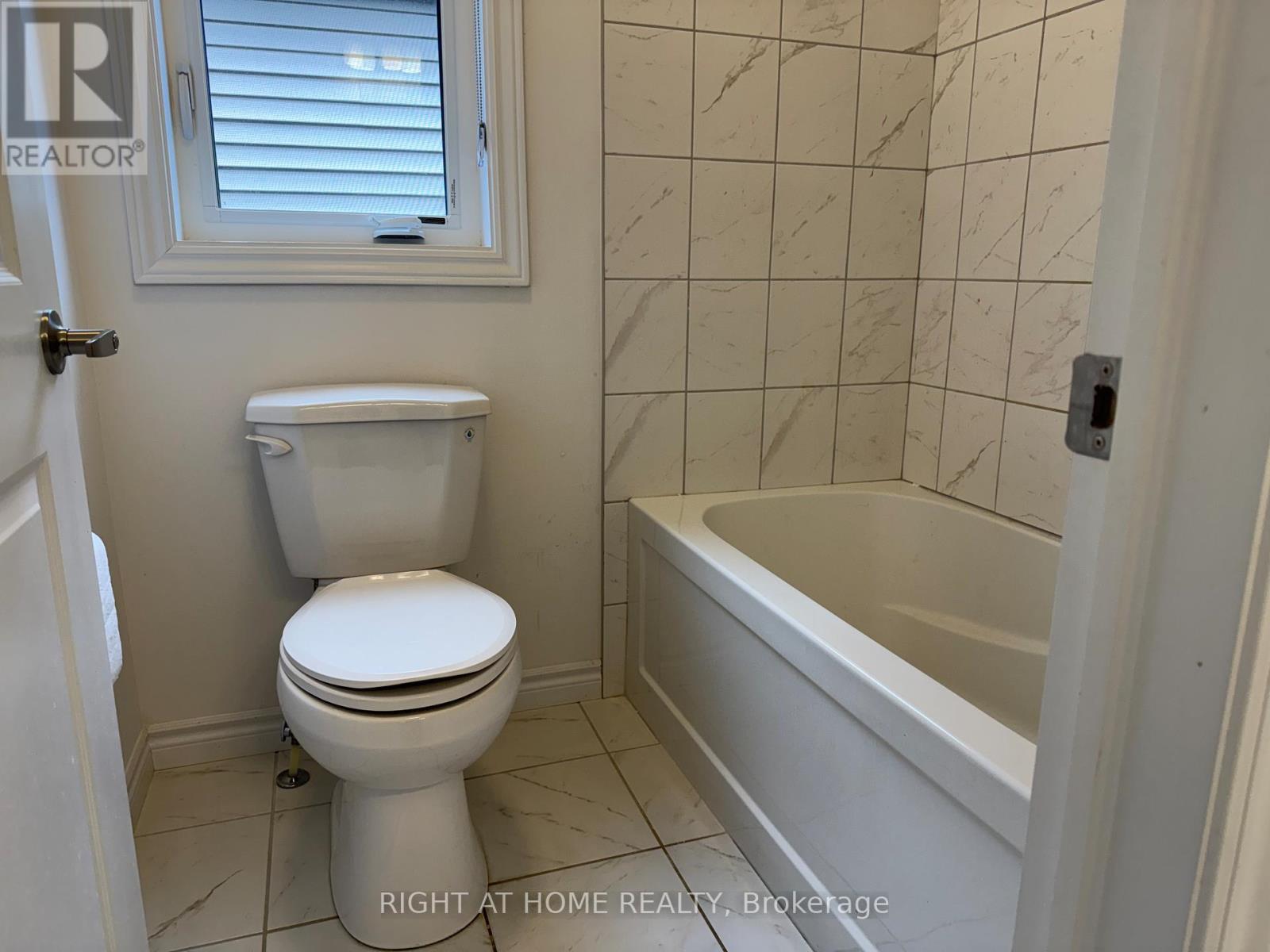 110 Daugaard Avenue, Brant, Ontario  N3L 0L6 - Photo 13 - X12463761