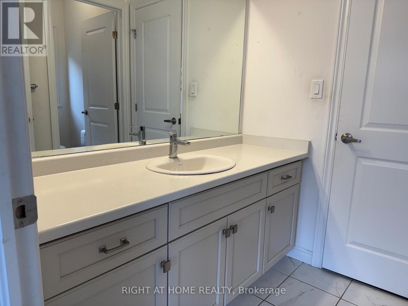110 Daugaard Avenue, Brant, Ontario  N3L 0L6 - Photo 12 - X12463761