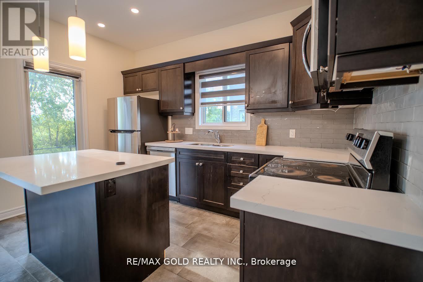 7395 Sherrilee Crescent, Niagara Falls, Ontario  L2H 3T4 - Photo 12 - X12476570