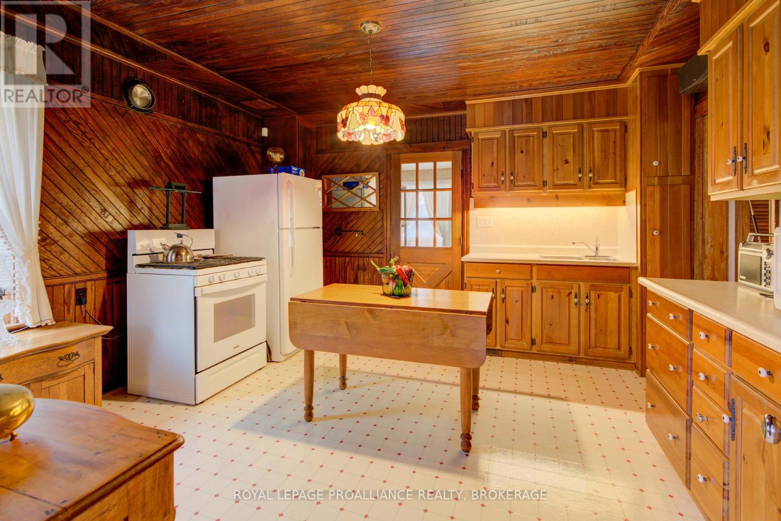 21 Osborne Street, Gananoque, Ontario  K7G 2N4 - Photo 12 - X12476836