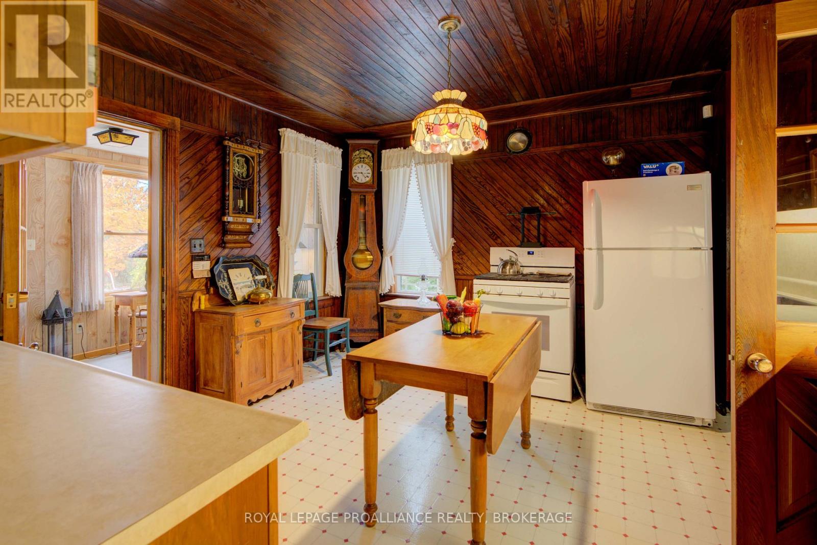 21 Osborne Street, Gananoque, Ontario  K7G 2N4 - Photo 14 - X12476836