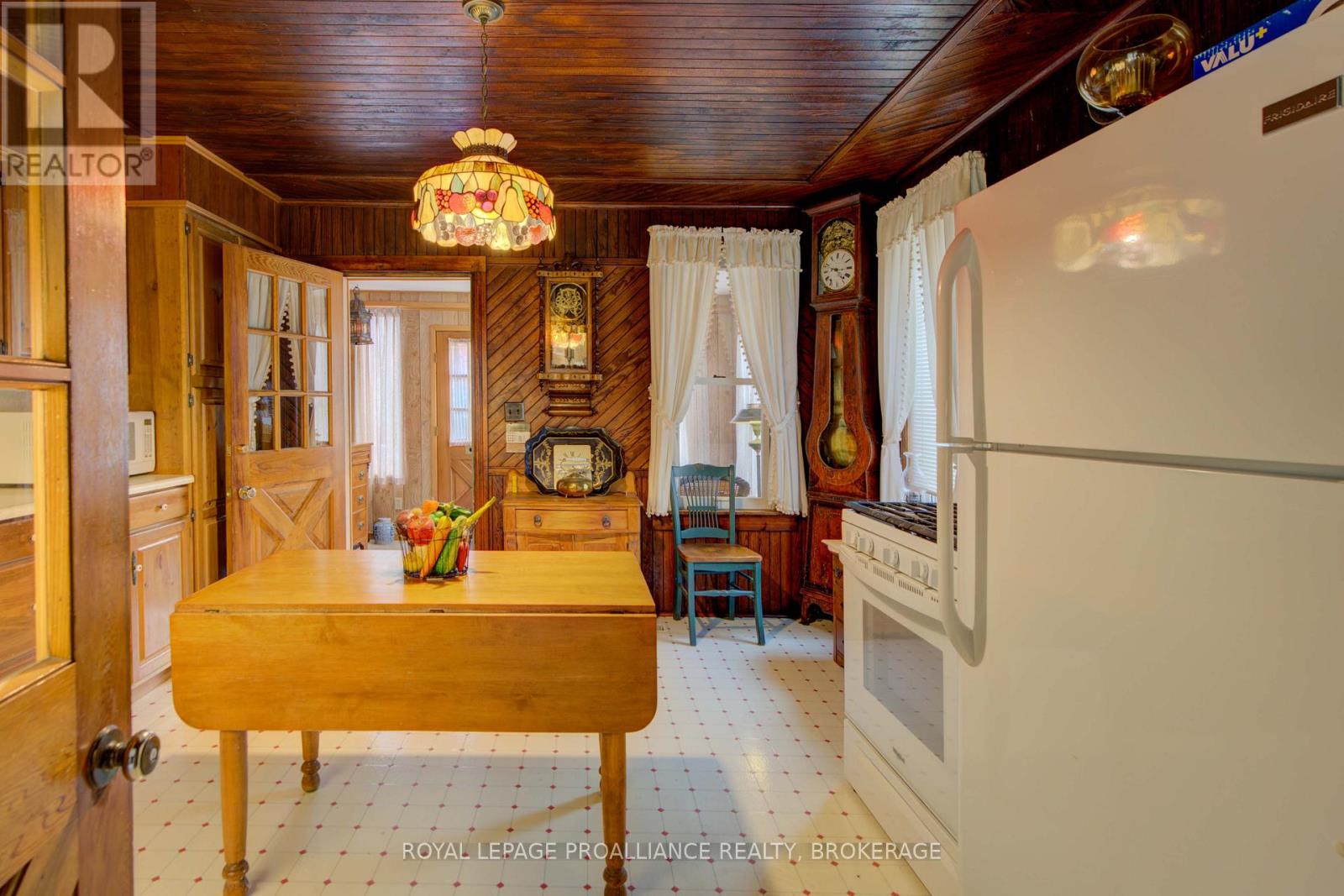21 Osborne Street, Gananoque, Ontario  K7G 2N4 - Photo 15 - X12476836
