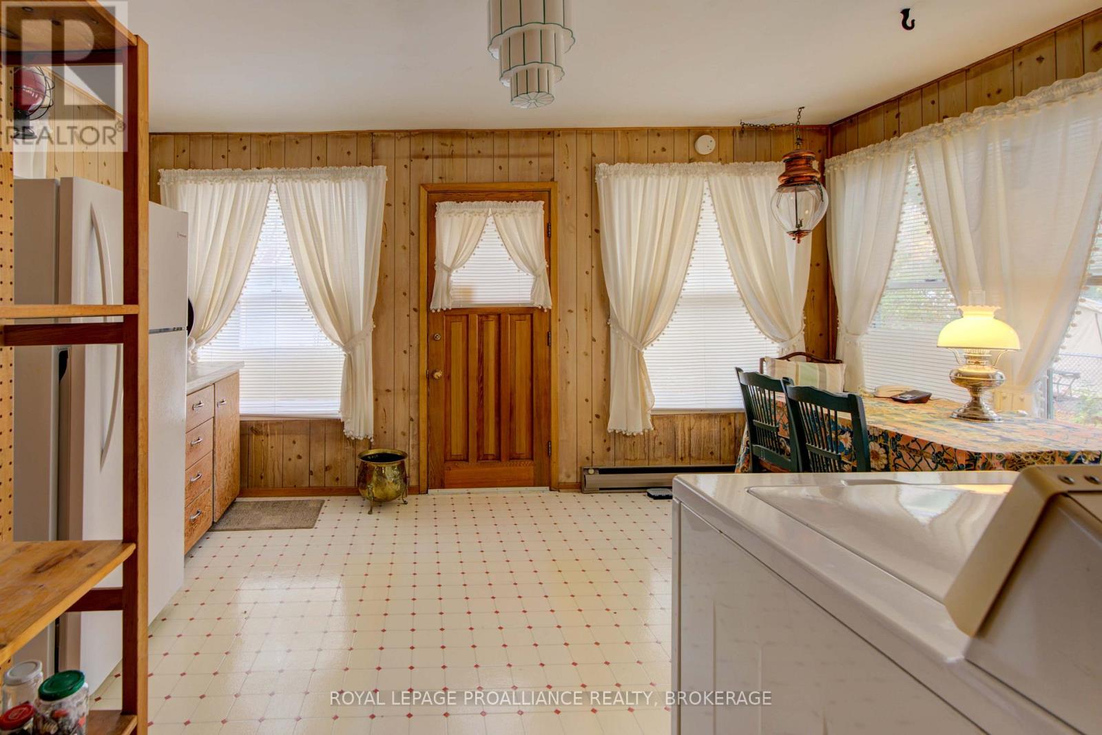 21 Osborne Street, Gananoque, Ontario  K7G 2N4 - Photo 17 - X12476836