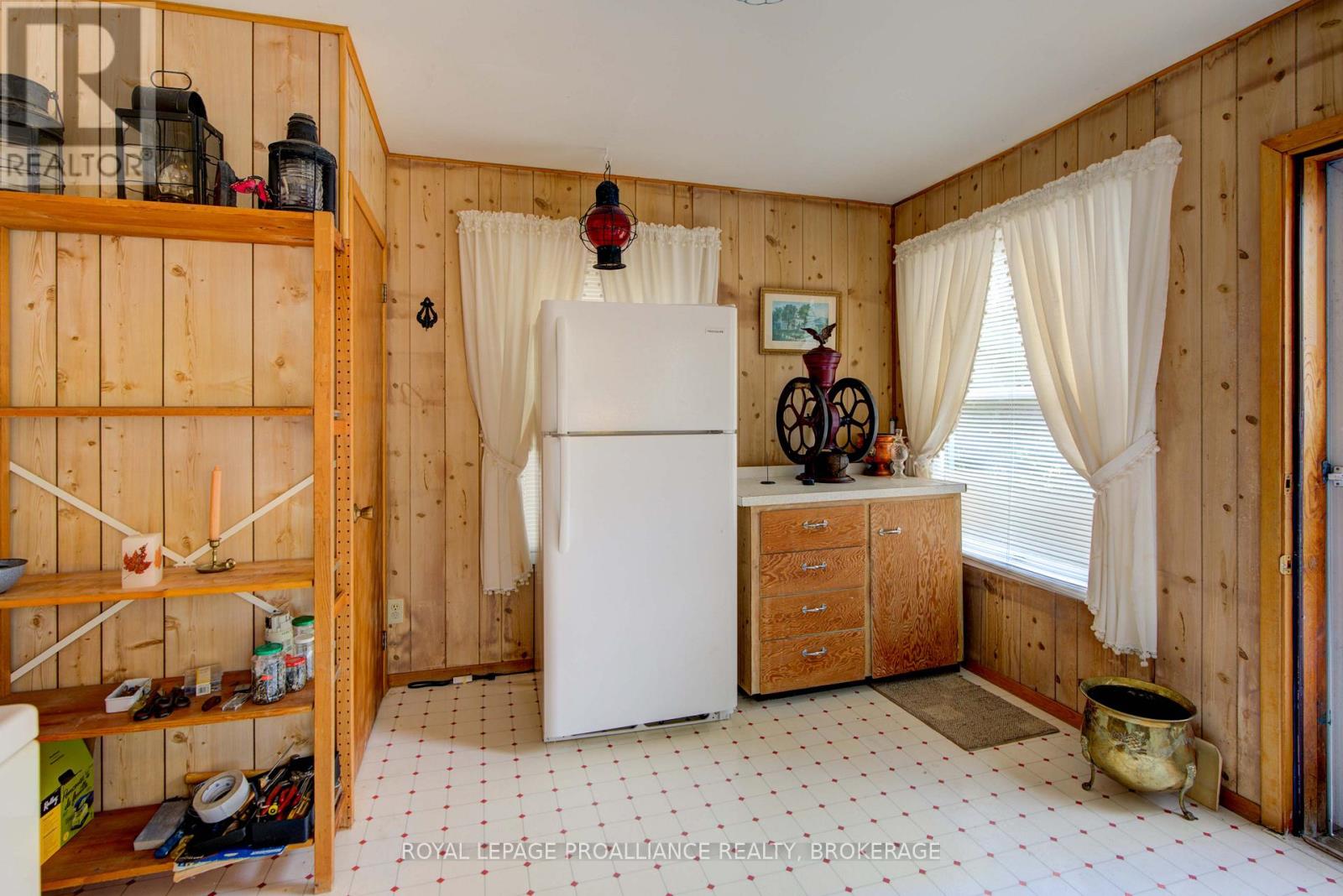 21 Osborne Street, Gananoque, Ontario  K7G 2N4 - Photo 19 - X12476836