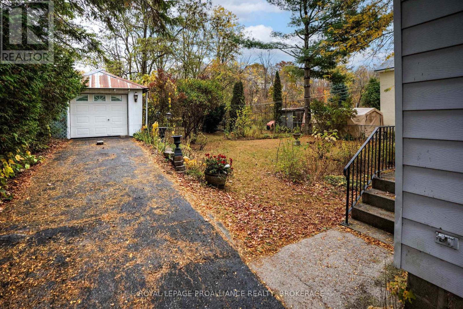 21 Osborne Street, Gananoque, Ontario  K7G 2N4 - Photo 6 - X12476836