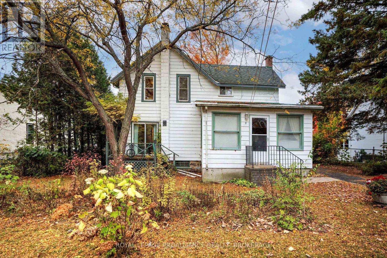 21 Osborne Street, Gananoque, Ontario  K7G 2N4 - Photo 8 - X12476836