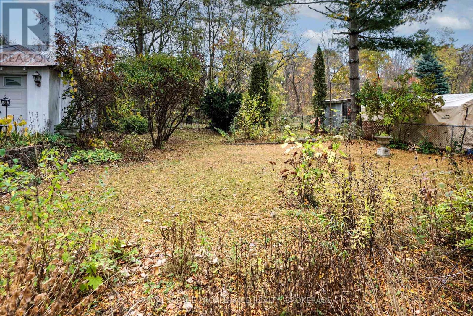 21 Osborne Street, Gananoque, Ontario  K7G 2N4 - Photo 9 - X12476836