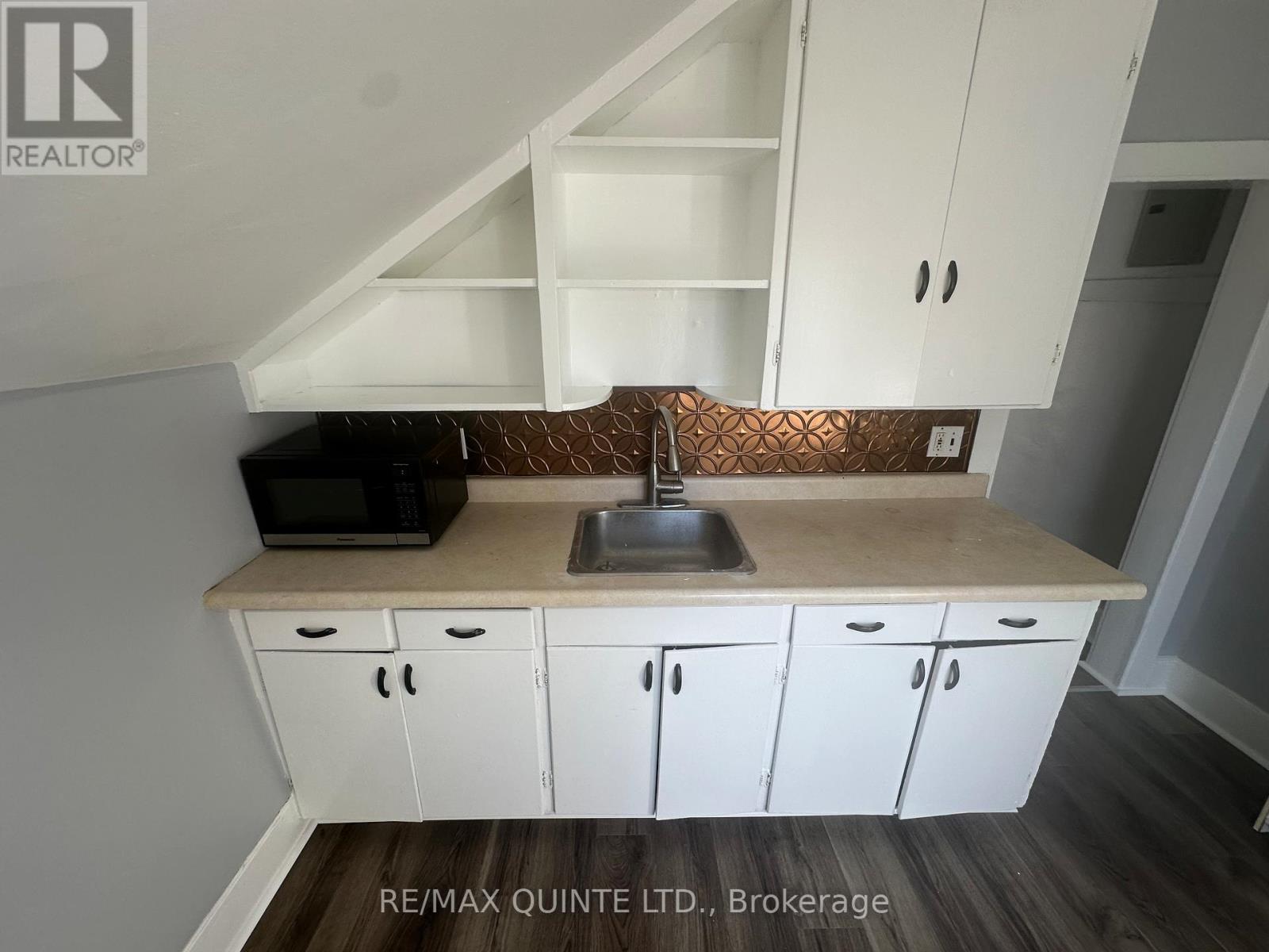 73/75 Queen Street, Belleville, Ontario K8N 3M3 - Photo 6 - X12476905