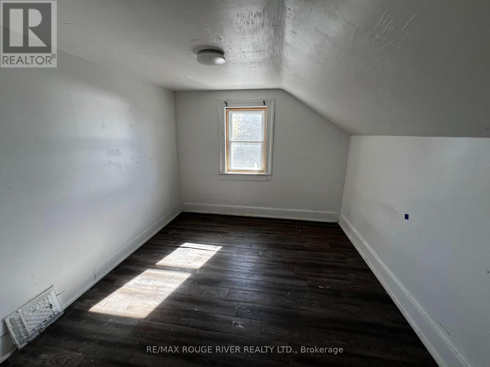 88 King Street, Kawartha Lakes, Ontario  K9V 1C9 - Photo 13 - X12476947