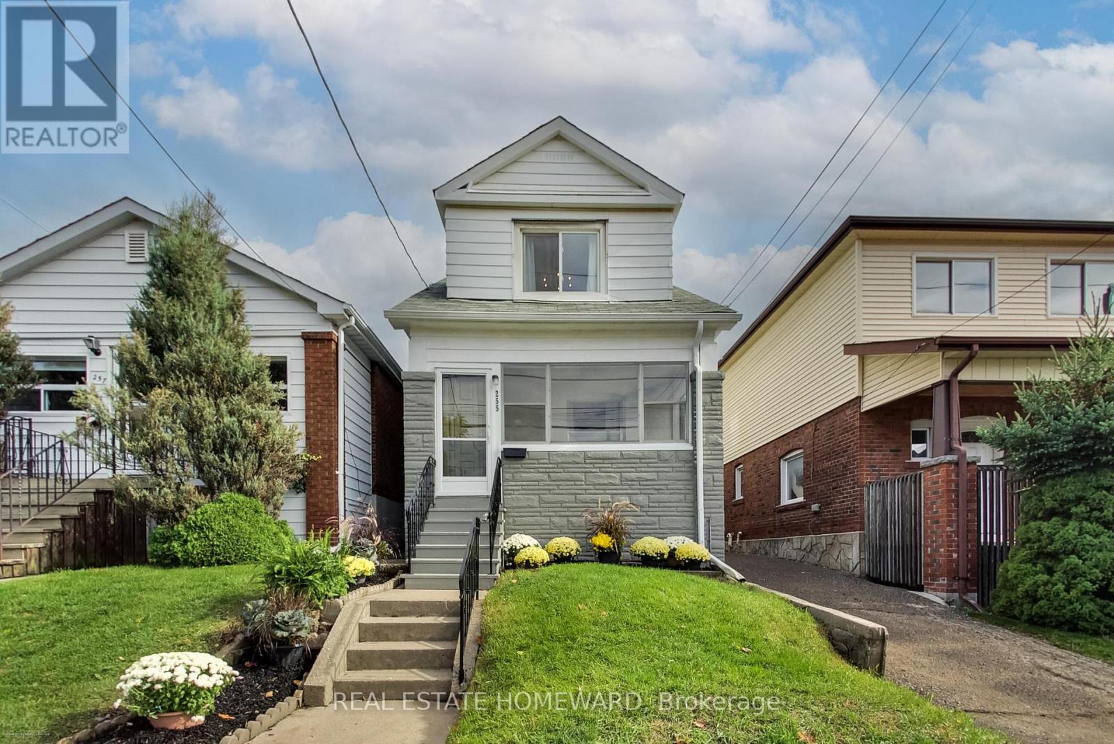 255 WESTLAKE AVENUE, Toronto, Ontario