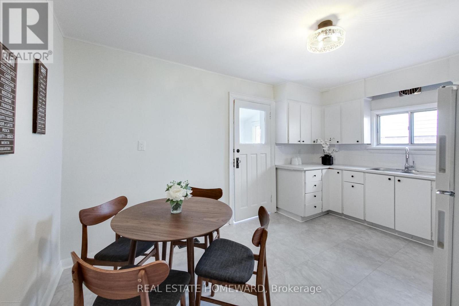 255 Westlake Avenue, Toronto, Ontario  M4C 4T3 - Photo 14 - E12476782