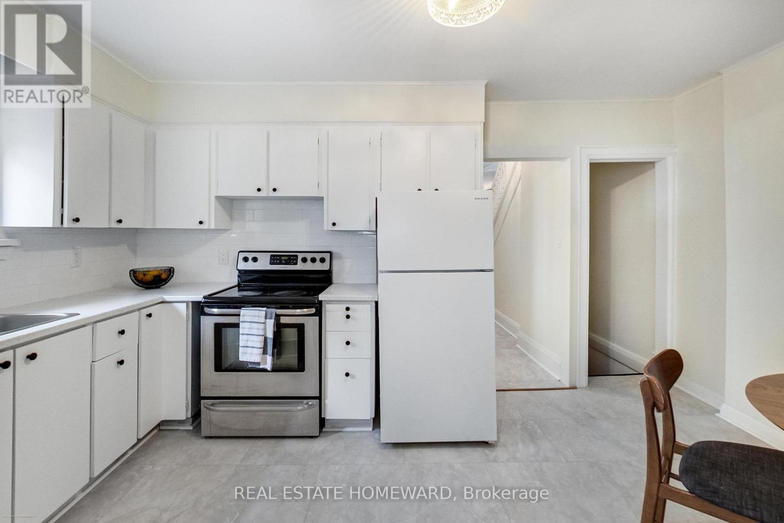 255 Westlake Avenue, Toronto, Ontario  M4C 4T3 - Photo 18 - E12476782