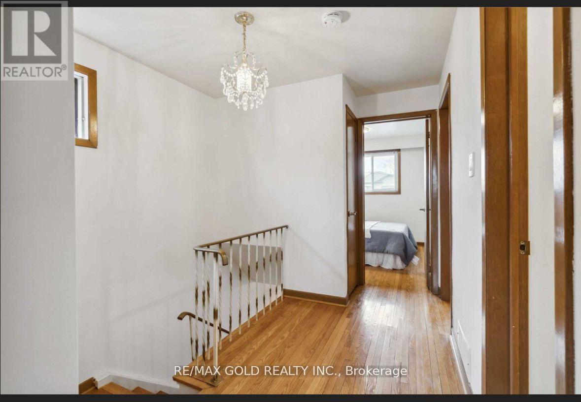 39 Magnolia Avenue, Toronto, Ontario  M1K 3K3 - Photo 9 - E12476795