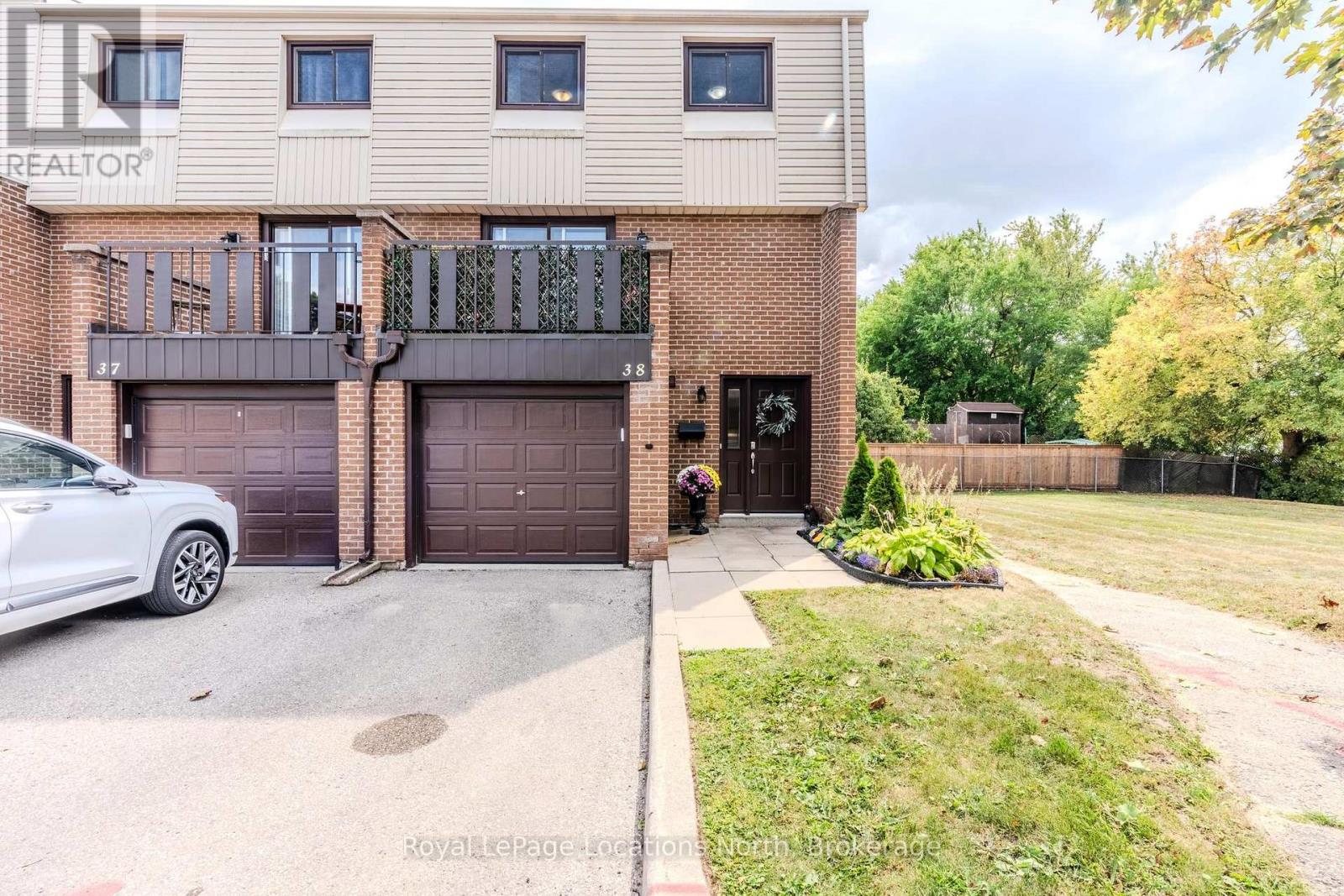 38 - 187 Grulke Street, Kitchener, Ontario  N2A 2S6 - Photo 2 - X12476943