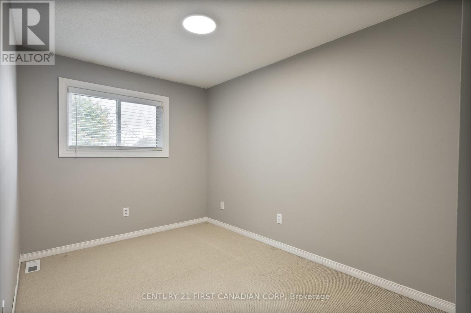 21 - 320 Westminster Avenue, London South, Ontario  N6C 5H5 - Photo 22 - X12476862