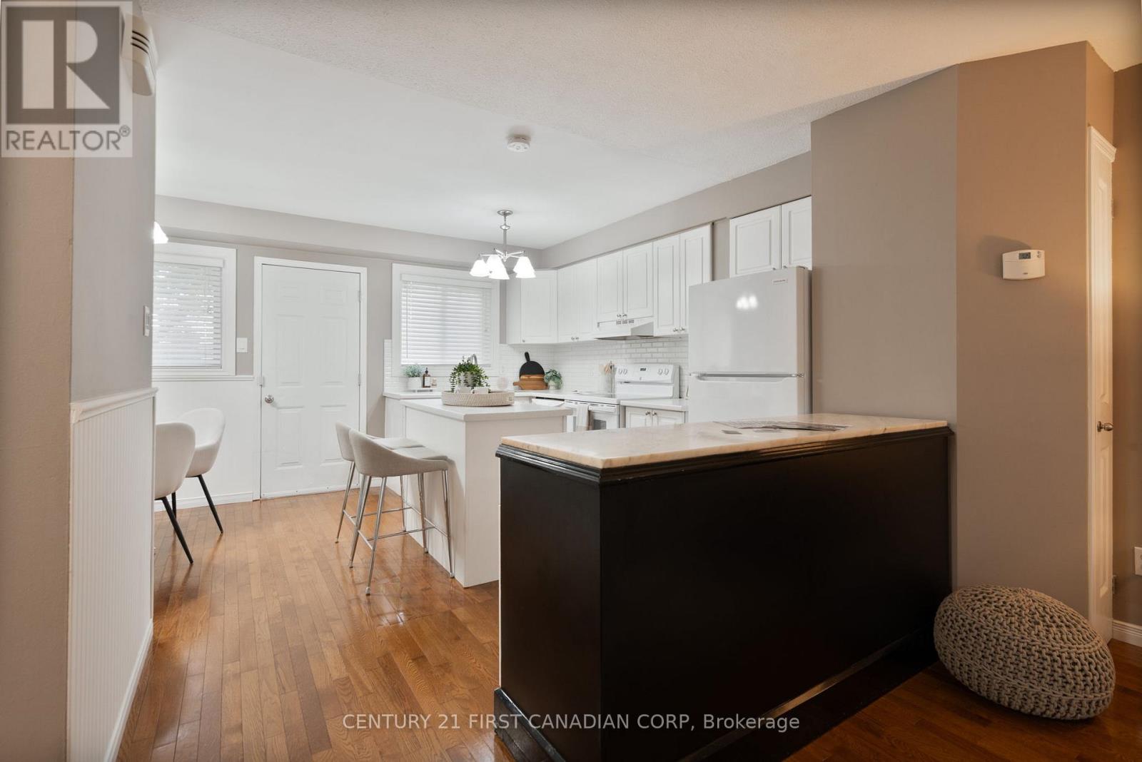 21 - 320 Westminster Avenue, London South, Ontario  N6C 5H5 - Photo 4 - X12476862