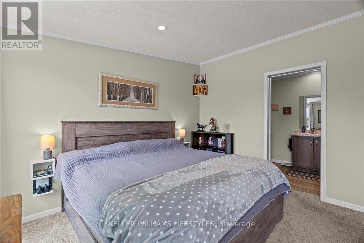 13 Kellestine Drive, Strathroy-Caradoc, Ontario  N7G 0C5 - Photo 22 - X12476876