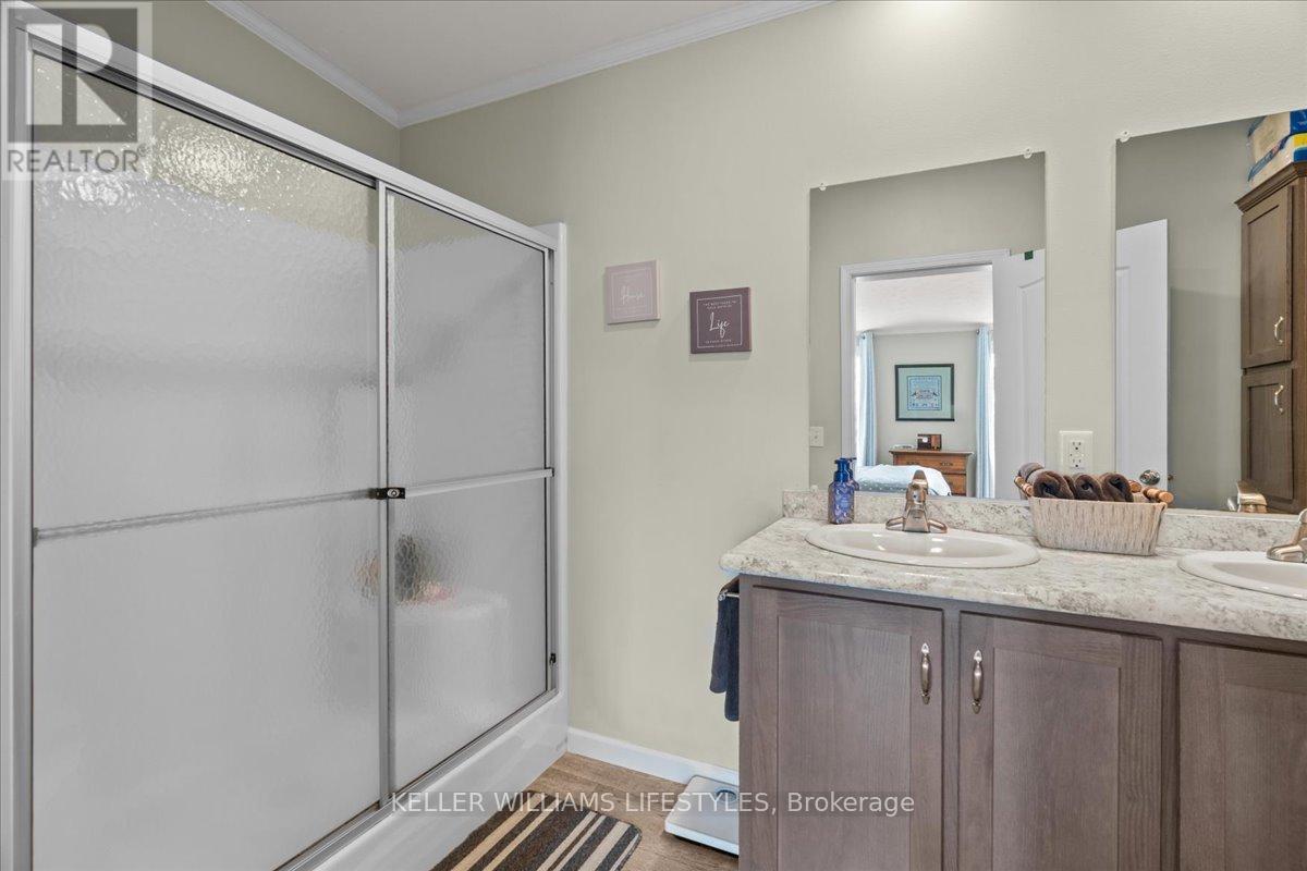 13 Kellestine Drive, Strathroy-Caradoc, Ontario  N7G 0C5 - Photo 23 - X12476876
