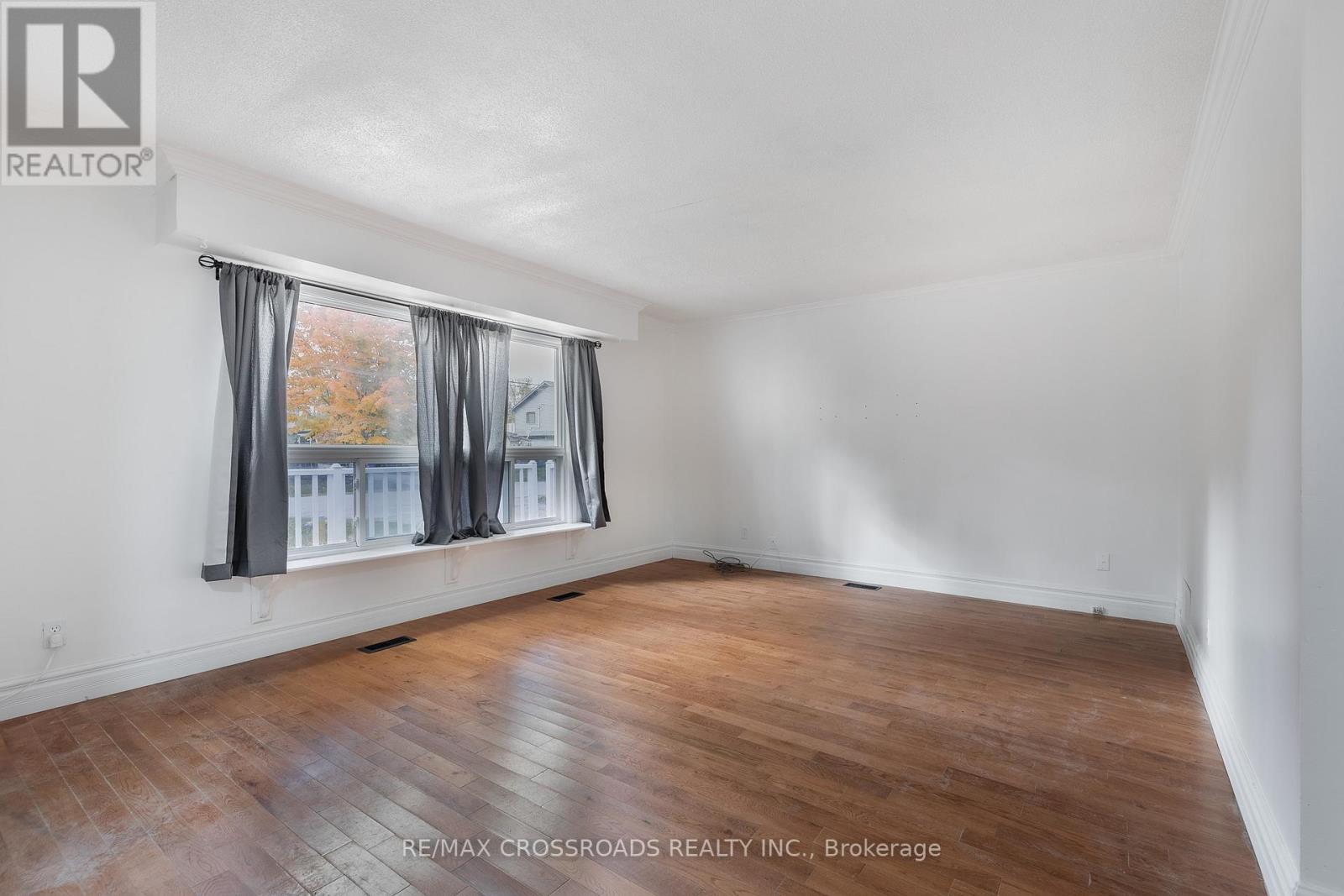 324 Tampa Drive, Georgina, Ontario  L4P 3A4 - Photo 6 - N12476776