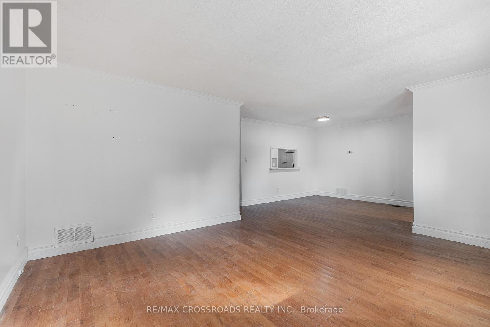 324 Tampa Drive, Georgina, Ontario  L4P 3A4 - Photo 8 - N12476776