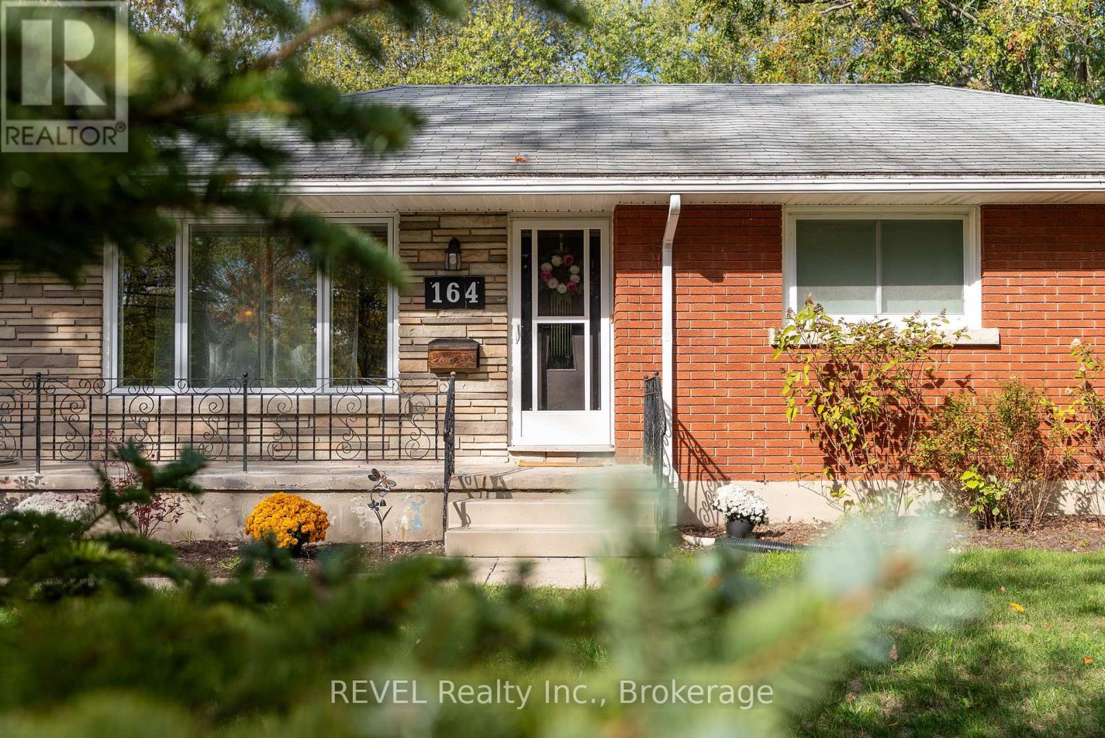 164 Diltz Road, Haldimand, Ontario  N1A 2V8 - Photo 2 - X12476849