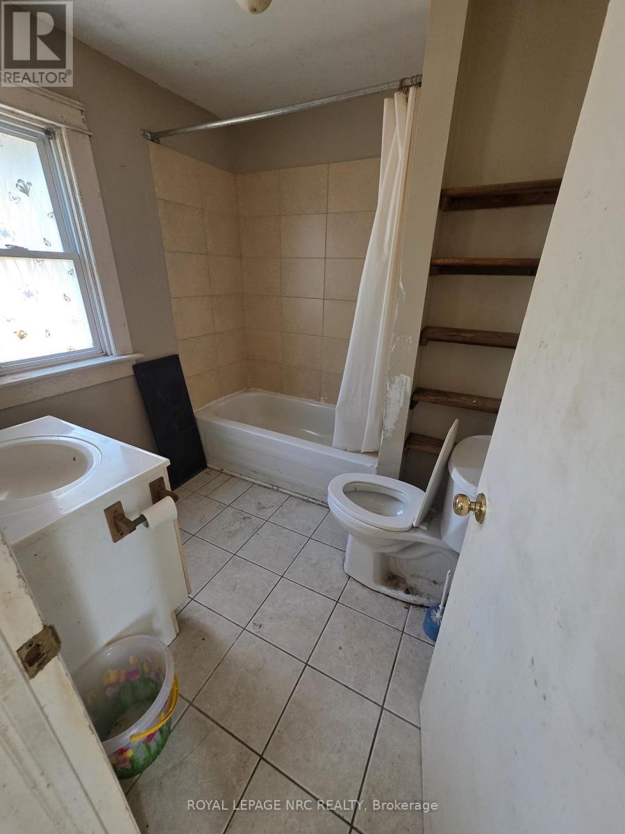 154 Fares Street, Port Colborne, Ontario  L3K 1W2 - Photo 7 - X12476957
