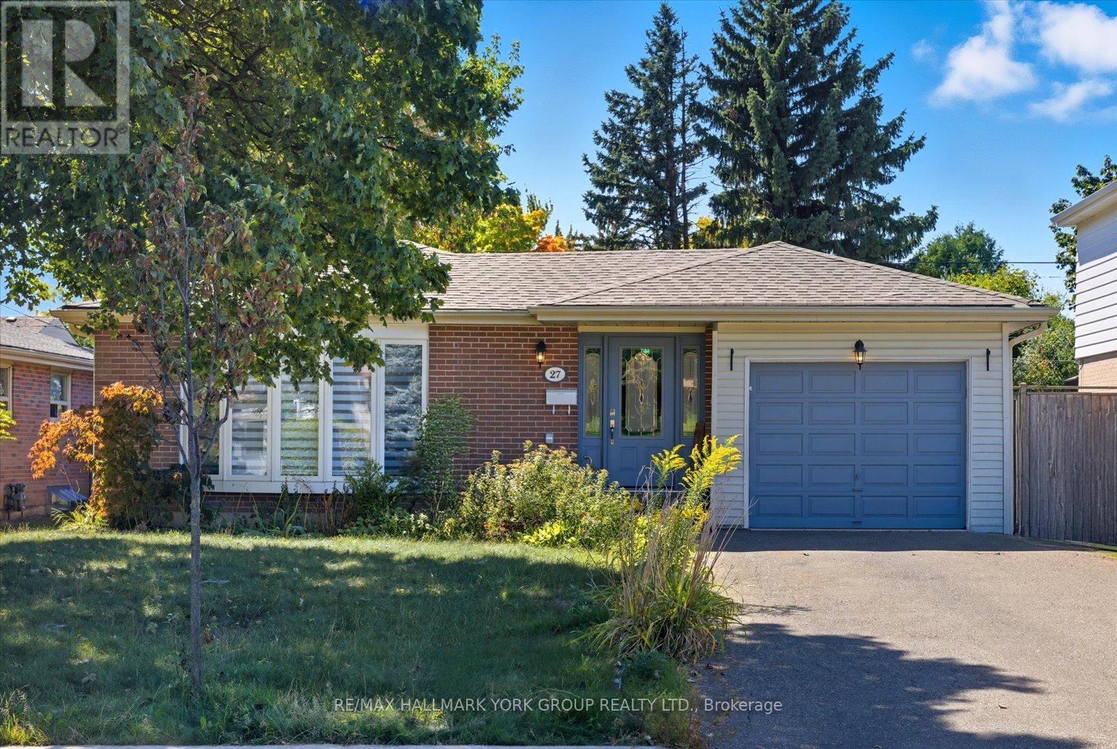 27 Bromley Crescent, Brampton, Ontario  L6T 1Z2 - Photo 3 - W12476757