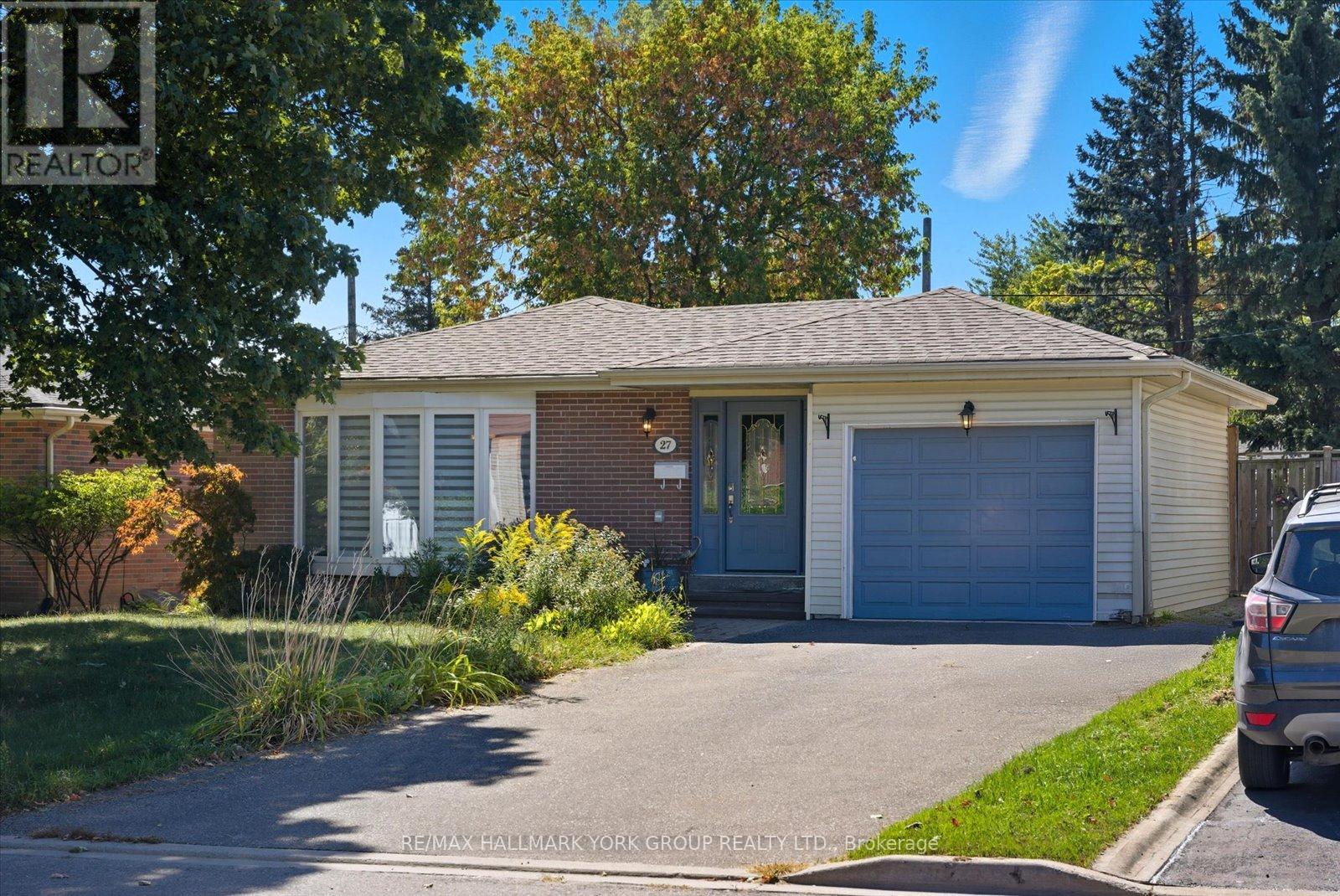 27 Bromley Crescent, Brampton, Ontario  L6T 1Z2 - Photo 5 - W12476757
