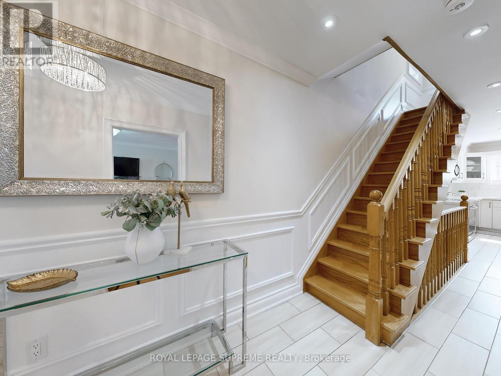 310 Nairn Avenue, Toronto, Ontario  M6E 4H8 - Photo 18 - W12476805