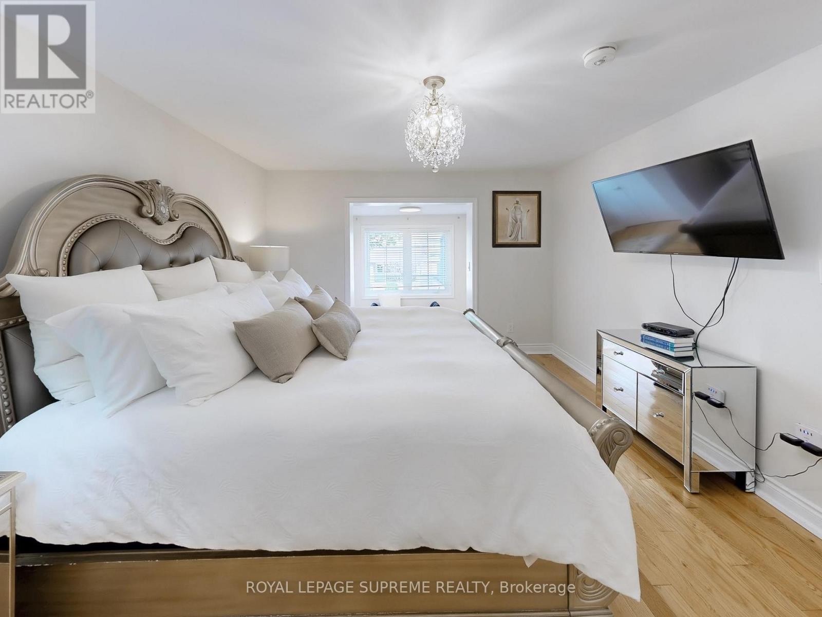 310 Nairn Avenue, Toronto, Ontario  M6E 4H8 - Photo 20 - W12476805