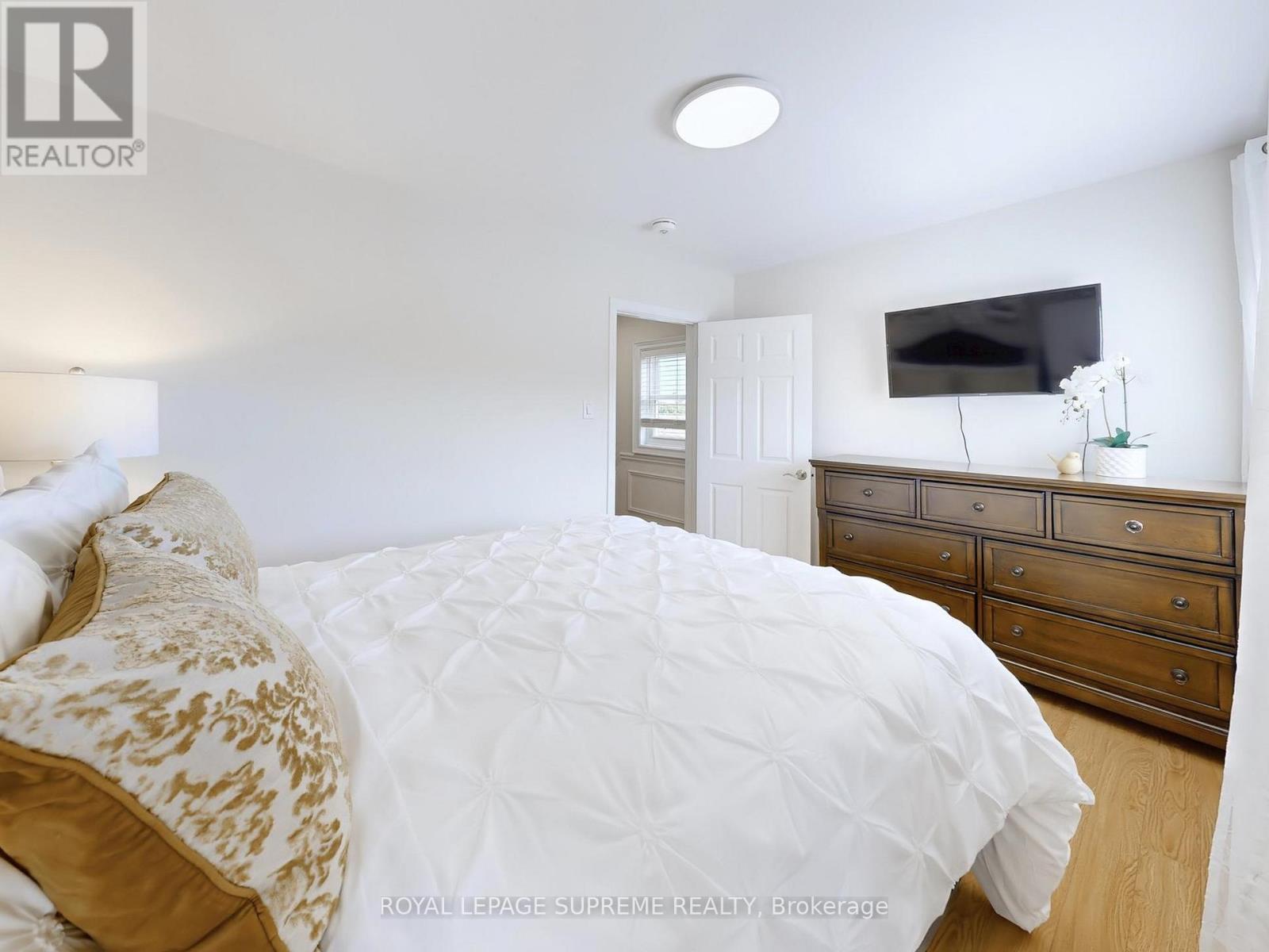 310 Nairn Avenue, Toronto, Ontario  M6E 4H8 - Photo 23 - W12476805