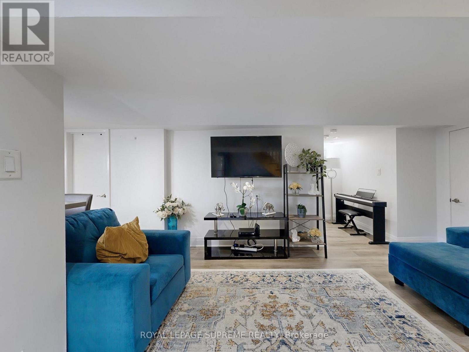 310 Nairn Avenue, Toronto, Ontario  M6E 4H8 - Photo 33 - W12476805