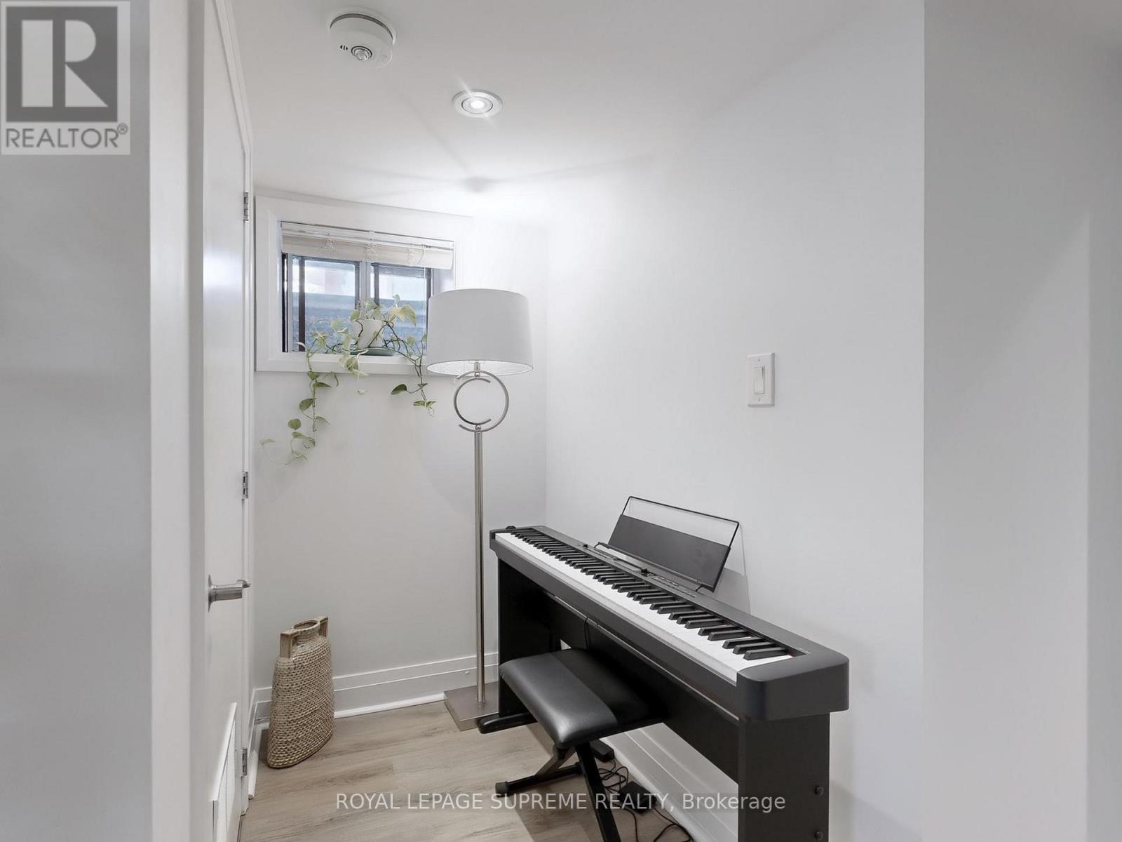310 Nairn Avenue, Toronto, Ontario  M6E 4H8 - Photo 37 - W12476805