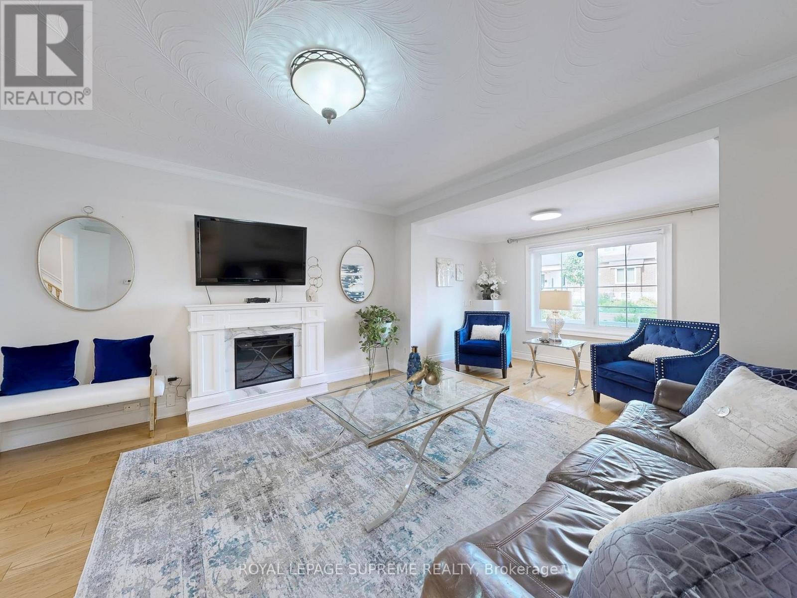 310 Nairn Avenue, Toronto, Ontario  M6E 4H8 - Photo 4 - W12476805